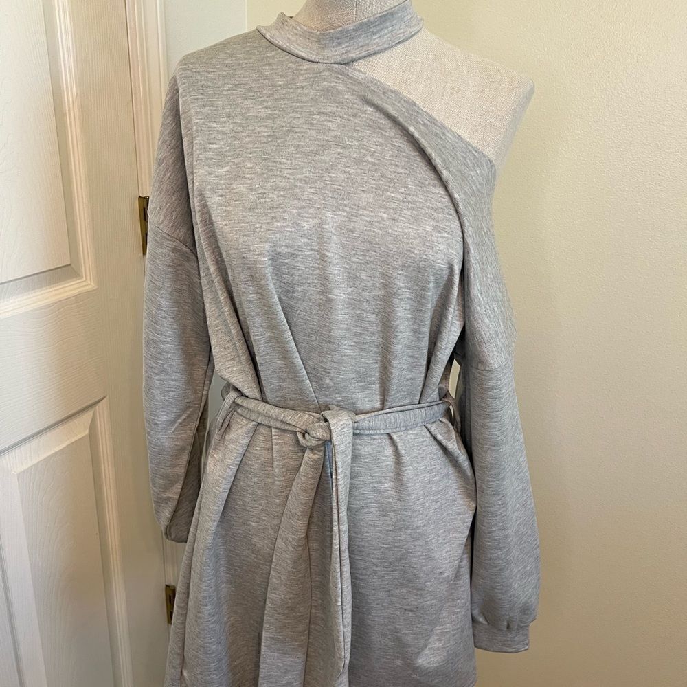 Gray Cut out Shoulder detail dress. Size S/M